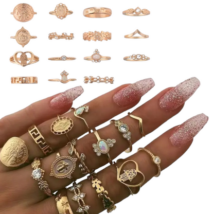 Ring Set aus 15 Ringen in Gold Mindi